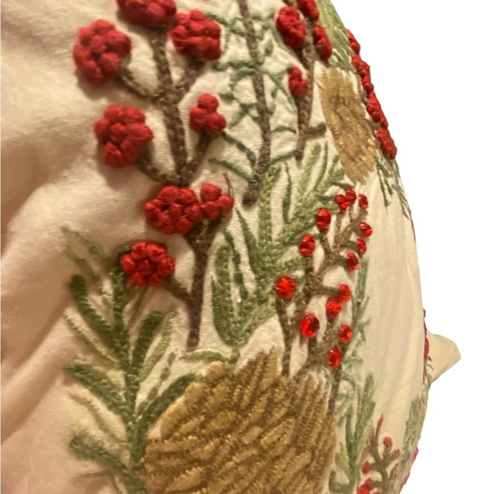 Pottery Barn 2 Tan XL Down Filled Pillows W Christmas Wreath Embroidery Beaded - Picture 5 of 16